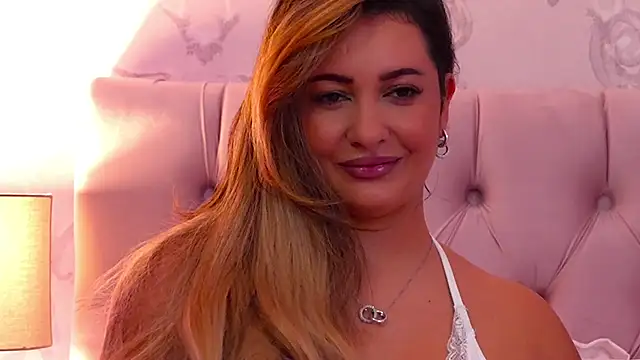 Snapshot of YaaraCollins chatting on December 13, 7:53 pm YaaraCollins online show from December 13, 7:53 pm