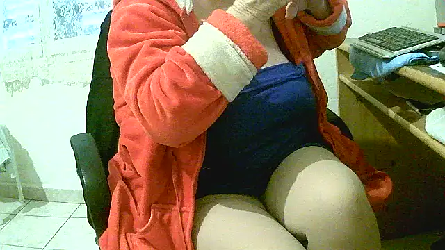 Snapshot of douceur63 chatting on December 26, 11:43 am douceur63 online show from December 26, 11:43 am