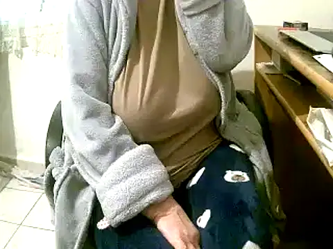 Snapshot of douceur63 chatting on February 3, 11:31 am douceur63 online show from February 3, 11:31 am