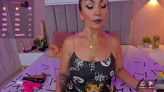 chantall1375 online show from December 15, 7:53 pm