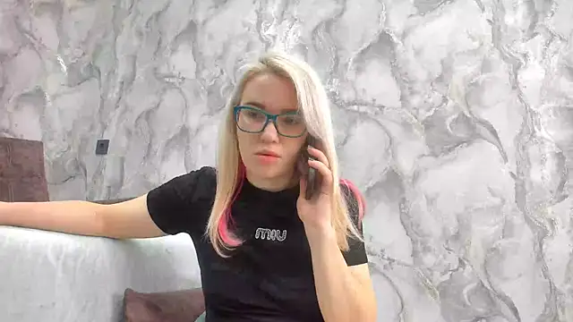 Snapshot of succubus chatting on March 9, 10:19 am succubus online show from March 9, 10:19 am