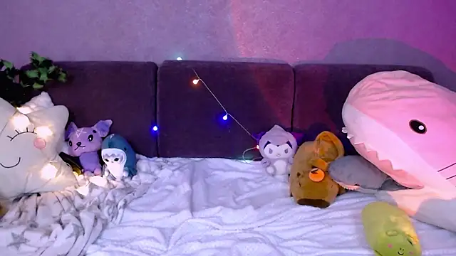 Snapshot of Unicorntears__ chatting on January 19, 4:54 am Unicorntears online show from January 19, 4:54 am