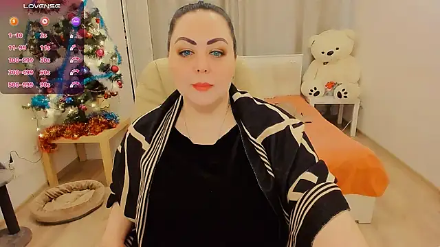 Nina Hopper online show from December 17, 12:55 pm