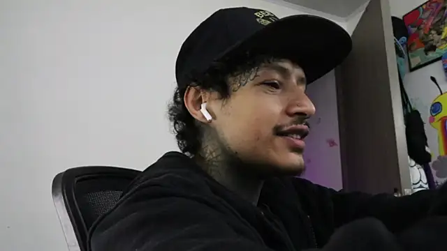 Snapshot of trieone chatting on October 14, 9:43 am trieone online show from October 14, 9:43 am