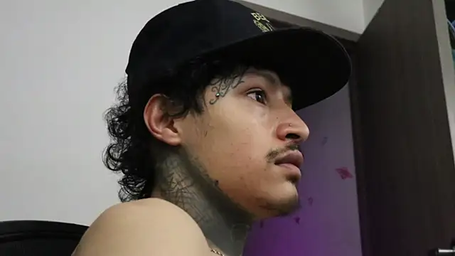 Snapshot of trieone chatting on October 16, 11:17 pm trieone online show from October 16, 11:17 pm