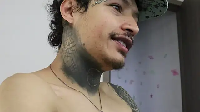 Snapshot of trieone chatting on November 2, 10:45 pm trieone online show from November 2, 10:45 pm