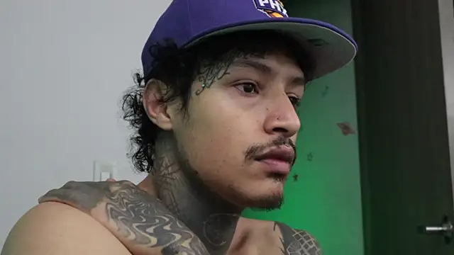 Snapshot of trieone chatting on December 5, 6:22 am trieone online show from December 5, 6:22 am