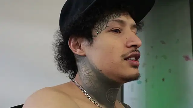 Snapshot of trieone chatting on December 14, 8:13 pm trieone online show from December 14, 8:13 pm