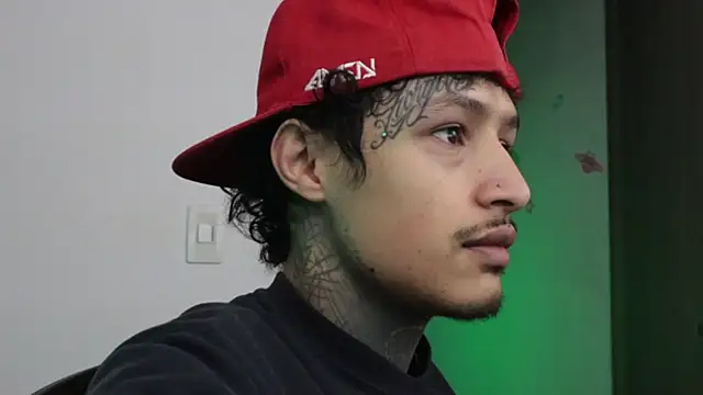 Snapshot of trieone chatting on December 15, 10:52 am trieone online show from December 15, 10:52 am