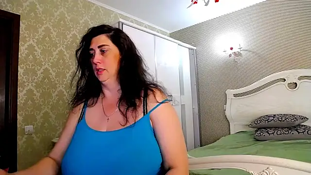 Snapshot of Evelyn_Shy chatting on June 18, 9:14 am Evelyn Shy online show from June 18, 9:14 am