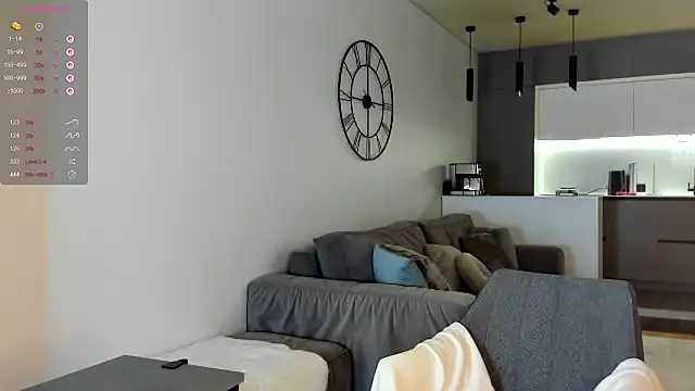 Juicy Bella online show from September 13, 2:50 pm