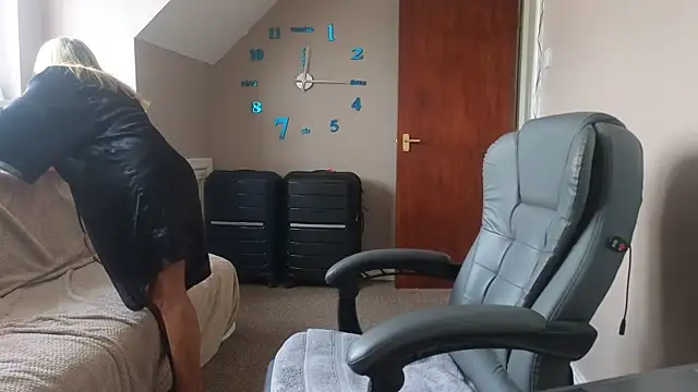 hollyjanesmith online show from October 8, 11:19 am