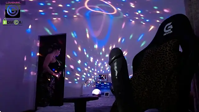 Snapshot of SonyaDevon chatting on February 15, 3:58 am SonyaDevon online show from February 15, 3:58 am