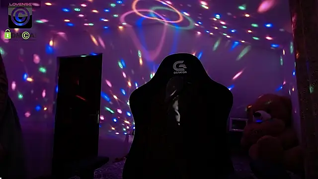 Snapshot of SonyaDevon chatting on February 20, 4:09 am SonyaDevon online show from February 20, 4:09 am