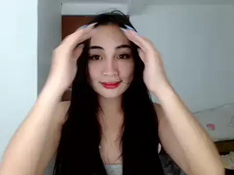 SweetLilly 18 online show from December 6, 3:44 pm