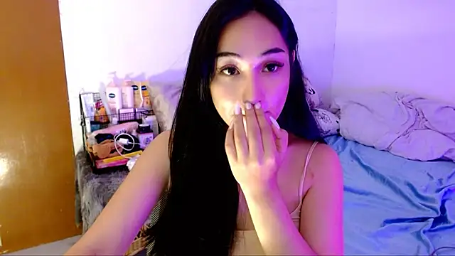 SweetLilly 18 online show from October 22, 4:57 am