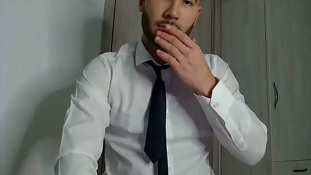 Snapshot of Justynn1 chatting on February 17, 6:42 am Justynn1 online show from February 17, 6:42 am