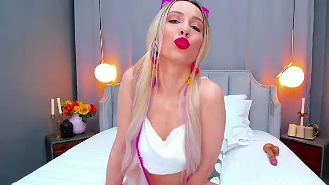 EmillyBronte online show from December 11, 2:30 am