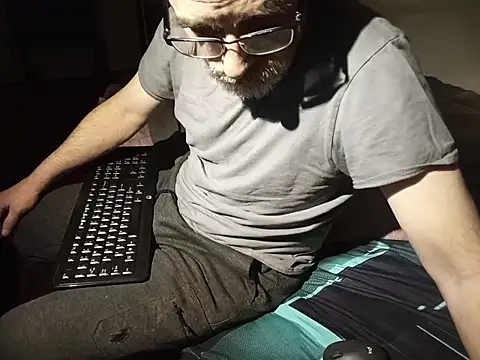 Snapshot of Kitrider chatting on March 28, 3:39 am Kitrider online show from March 28, 3:39 am