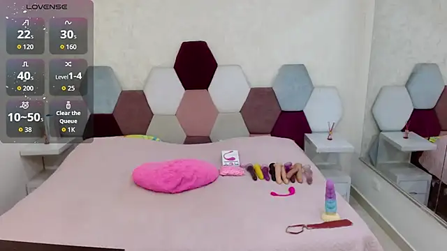 Snapshot of angel_blue chatting on October 13, 2:50 pm angel blue online show from October 13, 2:50 pm