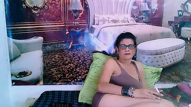 Snapshot of IndianAllure chatting on January 31, 8:54 am IndianAllure online show from January 31, 8:54 am