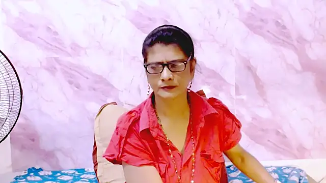 Snapshot of IndianAllure chatting on March 20, 5:46 am IndianAllure online show from March 20, 5:46 am