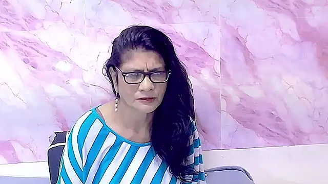 Snapshot of IndianAllure chatting on October 17, 6:05 am IndianAllure online show from October 17, 6:05 am