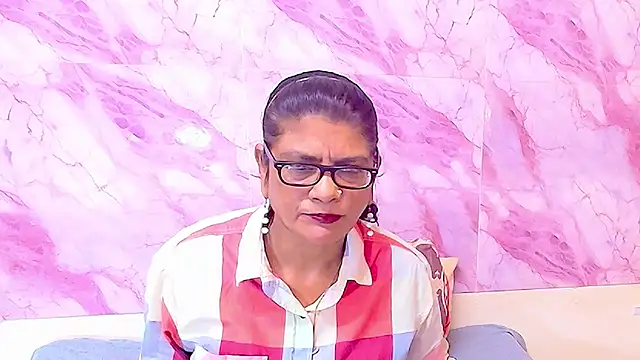 Snapshot of IndianAllure chatting on November 6, 5:19 am IndianAllure online show from November 6, 5:19 am