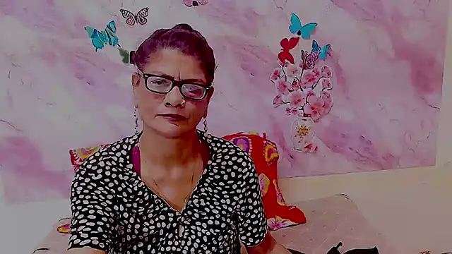 Snapshot of IndianAllure chatting on November 26, 5:52 am IndianAllure online show from November 26, 5:52 am