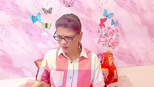 Snapshot of IndianAllure chatting on November 27, 5:42 am IndianAllure online show from November 27, 5:42 am