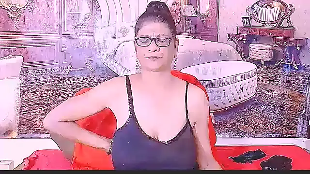 Snapshot of IndianAllure chatting on February 21, 5:52 am IndianAllure online show from February 21, 5:52 am