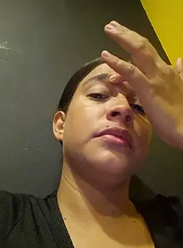 Snapshot of DAELAA chatting on January 9, 1:18 am DAELAA online show from January 9, 1:18 am
