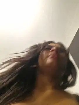 Snapshot of DAELAA chatting on February 3, 1:09 am DAELAA online show from February 3, 1:09 am