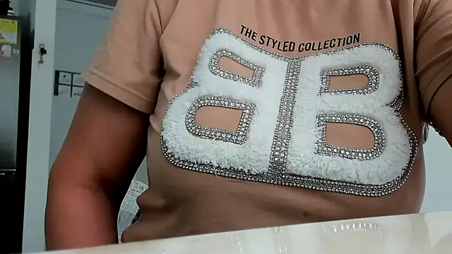 Snapshot of SexyCaitlynHot chatting on November 3, 3:57 pm SexyCaitlynHot online show from November 3, 3:57 pm