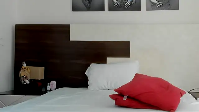 Snapshot of SexyCaitlynHot chatting on June 9, 8:20 pm SexyCaitlynHot online show from June 9, 8:20 pm