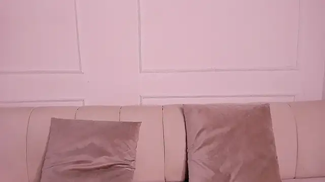 Emma jonness online show from January 31, 7:29 pm