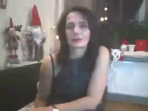 Snapshot of DreamMarianna chatting on January 14, 9:51 pm DreamMarianna online show from January 14, 9:51 pm