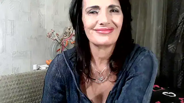 Snapshot of DreamMarianna chatting on November 2, 10:01 pm DreamMarianna online show from November 2, 10:01 pm