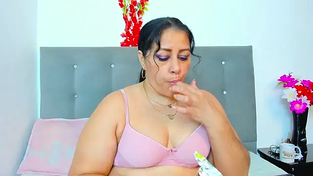 SexxyPamela online show from September 24, 7:33 am