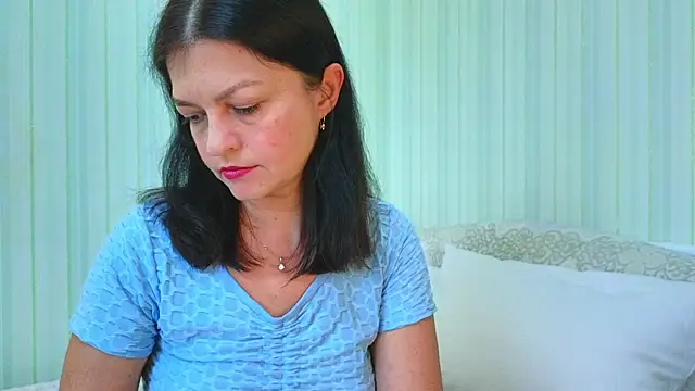 Snapshot of _Lily_ chatting on July 27, 1:07 pm Lily online show from July 27, 1:07 pm