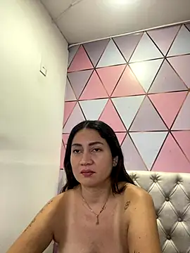 juliana diaz online show from September 27, 11:15 am