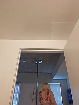 Snapshot of NikiFm chatting on November 7, 9:15 pm NikiFm online show from November 7, 9:15 pm