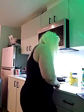 Snapshot of NikiFm chatting on November 23, 5:18 am NikiFm online show from November 23, 5:18 am