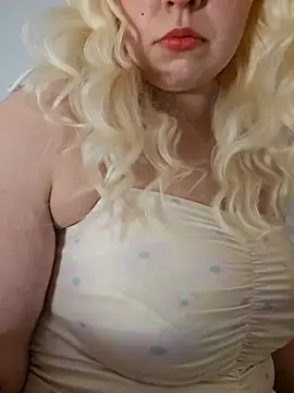 Snapshot of NikiFm chatting on November 25, 5:40 am NikiFm online show from November 25, 5:40 am