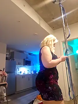 Snapshot of NikiFm chatting on November 26, 6:58 am NikiFm online show from November 26, 6:58 am