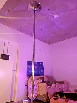 Snapshot of NikiFm chatting on December 17, 2:01 pm NikiFm online show from December 17, 2:01 pm