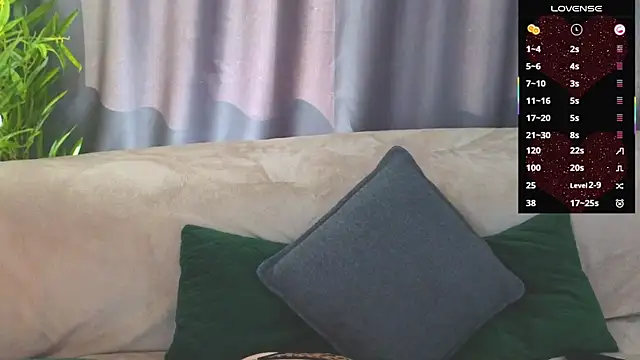 Snapshot of GirlfriendNina chatting on April 27, 6:11 am GirlfriendNina online show from April 27, 6:11 am