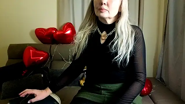 Abby Moore  online show from February 12, 1:50 pm