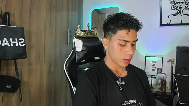 Snapshot of AlanNaughty chatting on February 12, 6:52 am AlanNaughty online show from February 12, 6:52 am