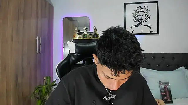 Snapshot of AlanNaughty chatting on February 19, 6:31 am AlanNaughty online show from February 19, 6:31 am